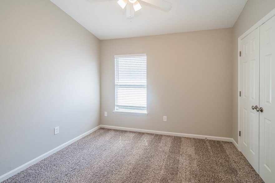 Building Photo - 2109 S Cranbrook Ave