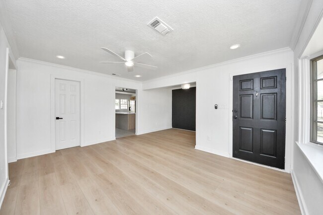 Building Photo - 3726 Las Palmas St