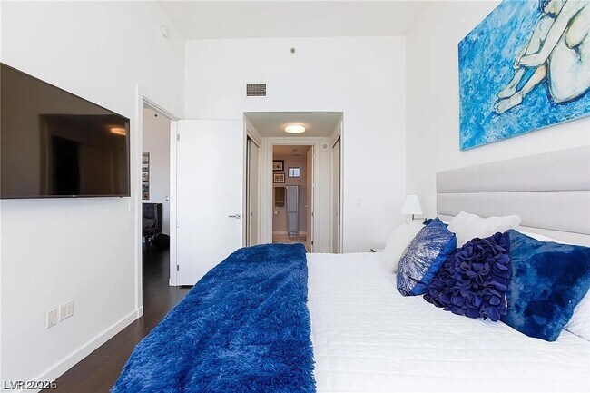 Building Photo - 4471 Dean Martin Dr