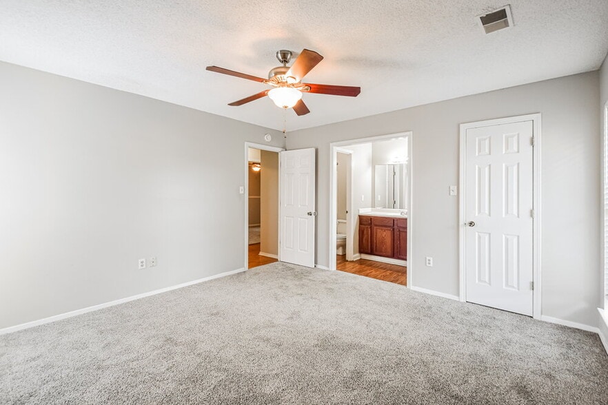 Building Photo - 10378 Yates Dr