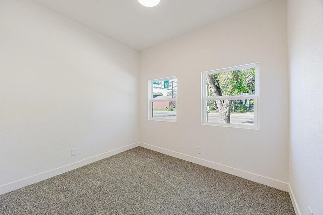 Building Photo - South University Drive