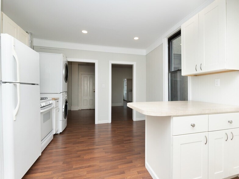 Building Photo - 289 Meridian St