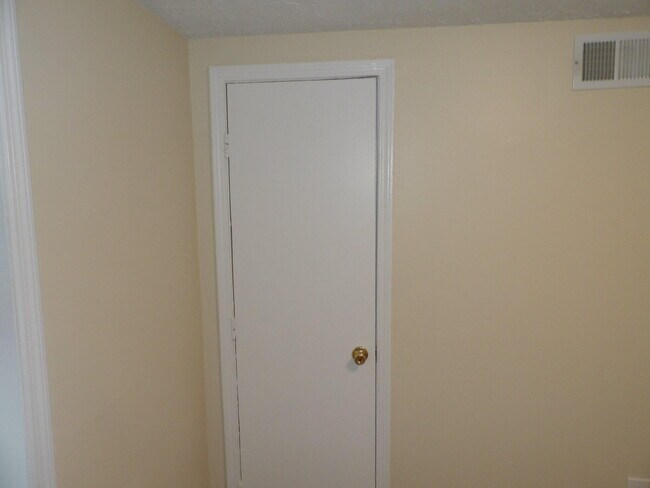 Building Photo - 307 Henry St