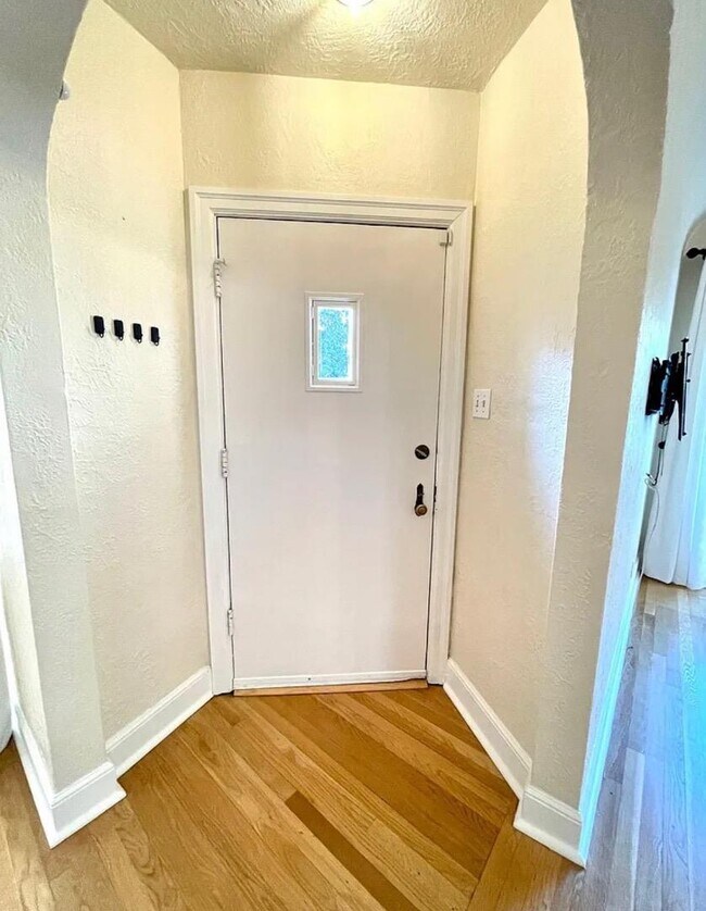 Building Photo - 1127 Clark Way