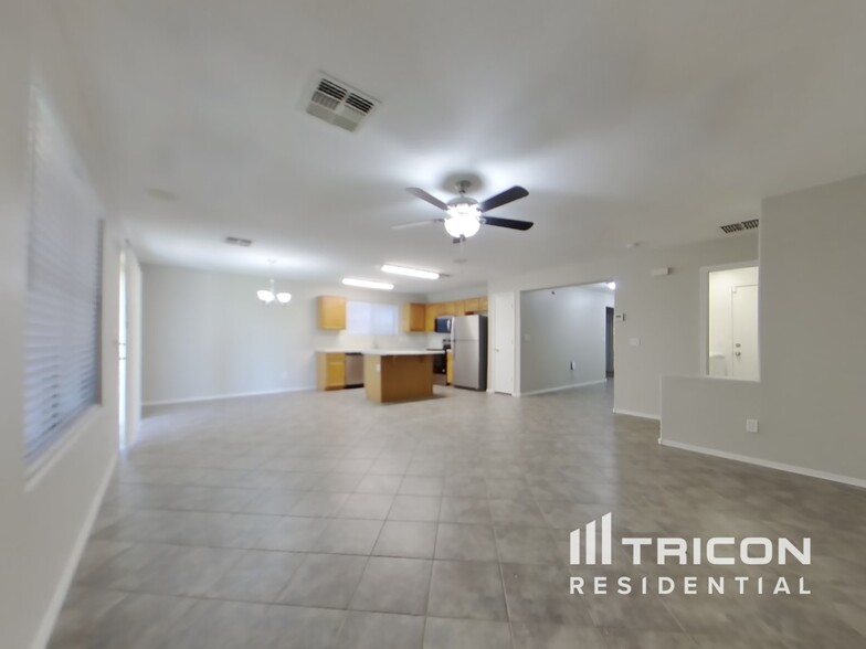 Building Photo - 2047 W San Tan Hills Dr