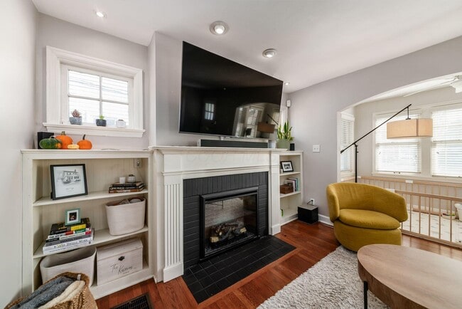 Building Photo - 190 E Dominion Blvd