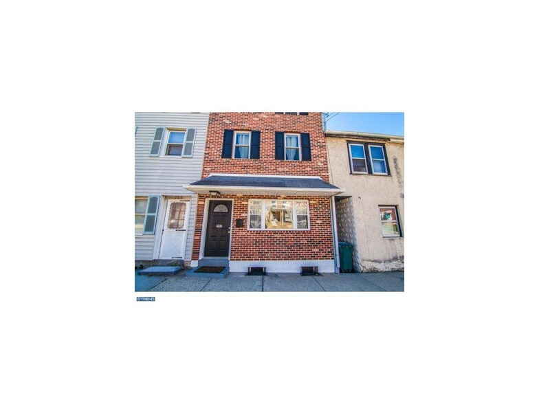 Front - 703 E Hector St