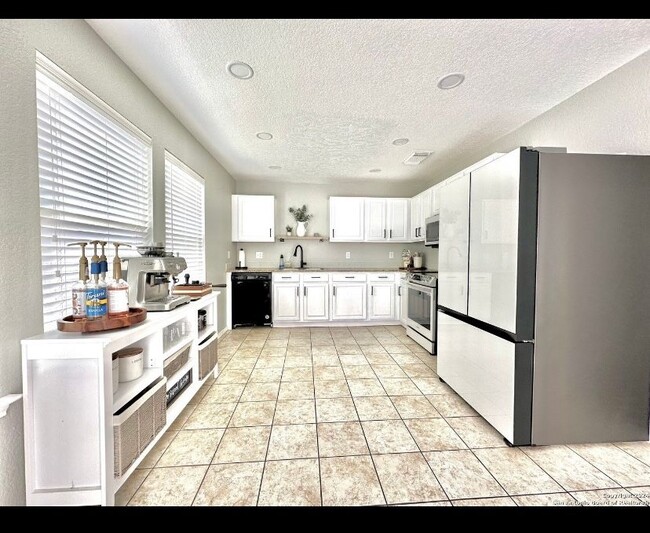 Building Photo - 10142 Amber Flora Dr
