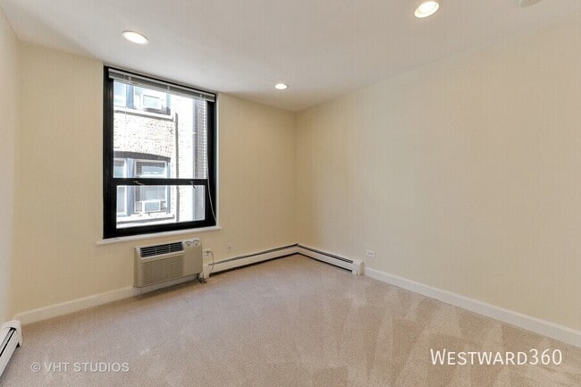 Building Photo - 3900 N Pine Grove Ave