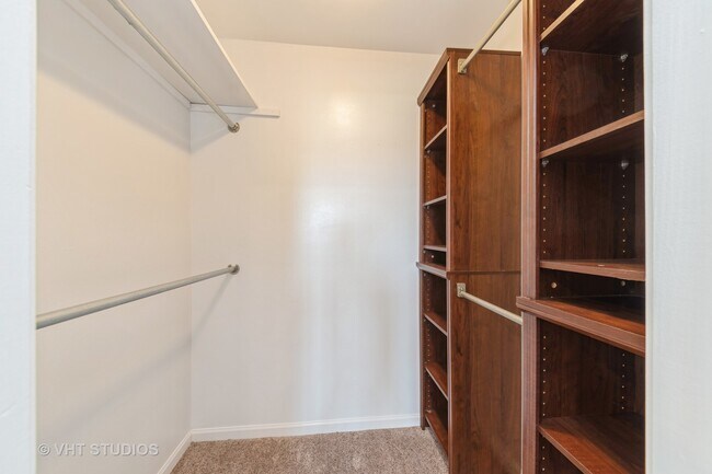 Building Photo - 1511 N Windsor Dr