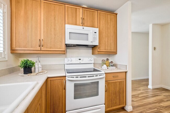 Building Photo - Encinitas 3 Bedroom/2 Bath Condo!