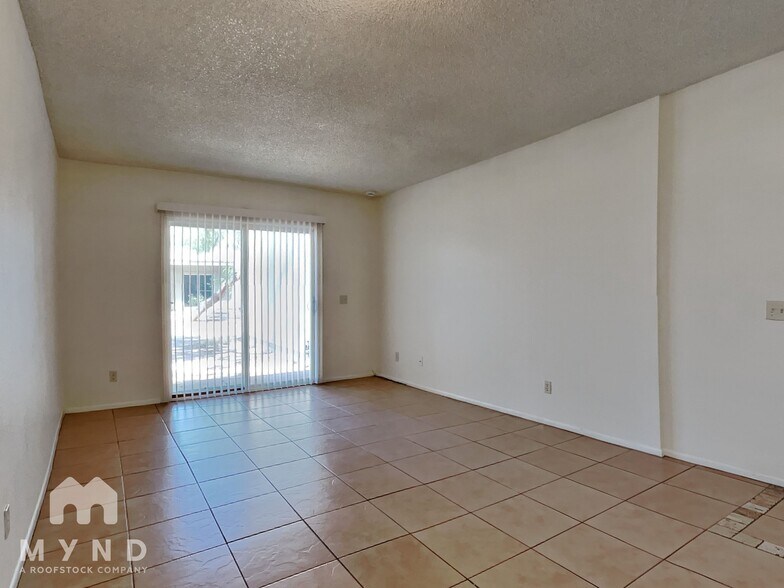 Building Photo - 2828 E Tierra Buena Ln