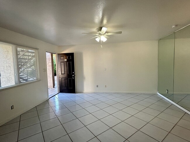 Building Photo - GATED COMMUNITY, 2 BEDROOM 1 BATH