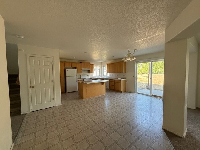 Building Photo - Spacious 4-Bedroom Rental Home in Prime Pa...