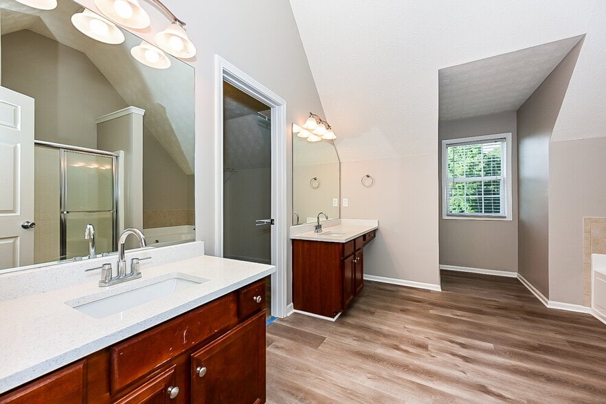 Building Photo - 198 Babbling Brook Dr