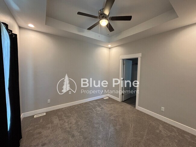 Building Photo - 5760 Wildrose Ave