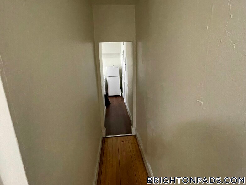 Building Photo - 127 Sutherland Rd