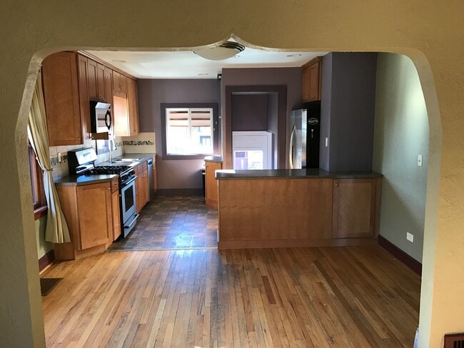 Open kitchen with stainless appliances - 3909 Perry Street