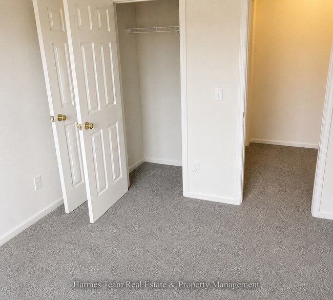 Building Photo - 3 Bed | 2.5 Bath Townhome In School District #2