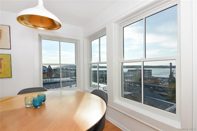 Building Photo - 27 N Buckhout St