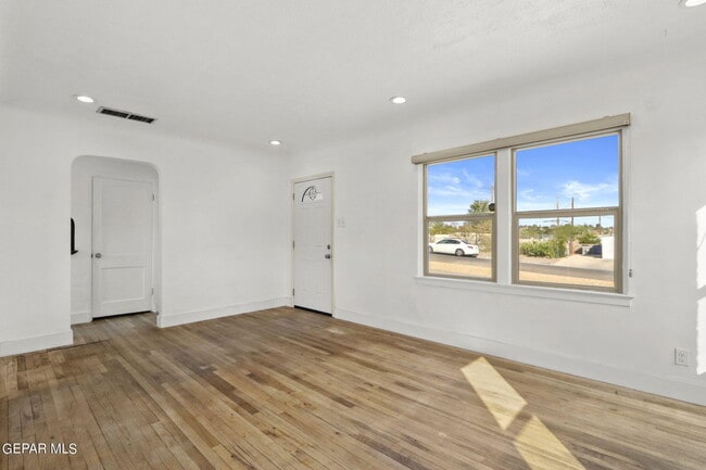 Building Photo - 2105 Happer St