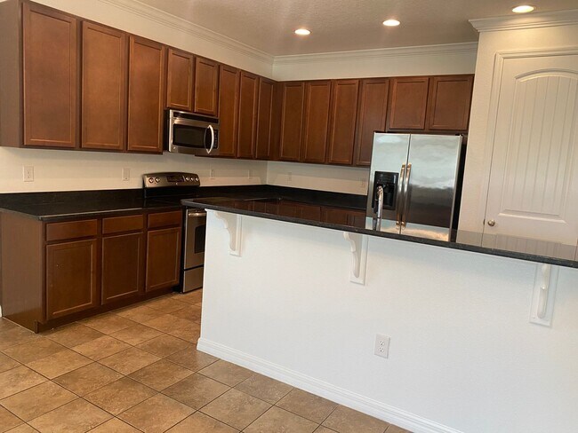 Building Photo - GORGEOUS WINDERMERE TERRACE  MONTH WITH LA...