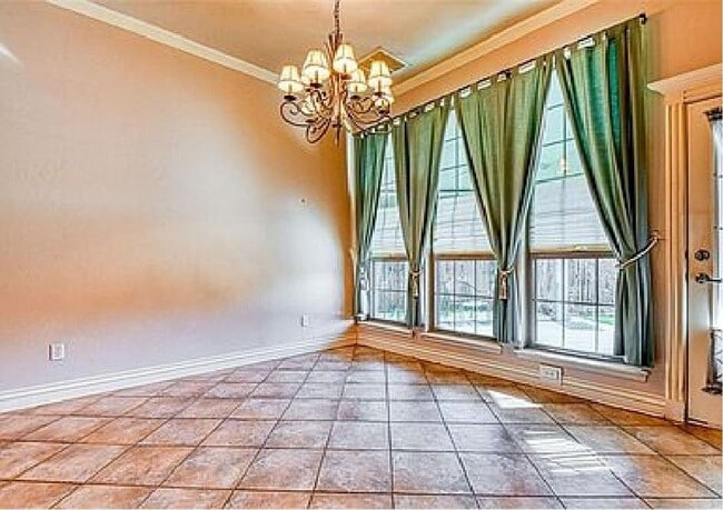 Building Photo - Gated Community! No Lawn Care!! Beautiful ...