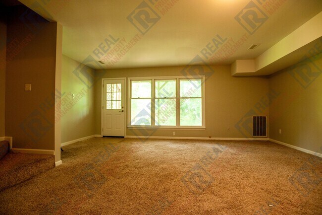 Building Photo - $1790 for Beautiful Durham Townhouse for Rent