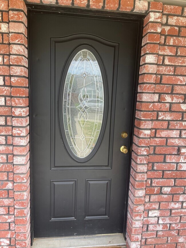 Building Photo - 817 Lake Ave