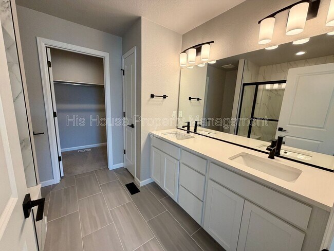 Building Photo - 2640 Brookstone Dr