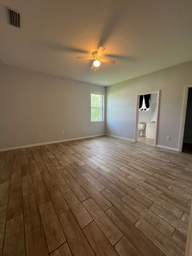 Building Photo - Spacious 3 Bedroom, 2 Bath Duplex – Newer ...