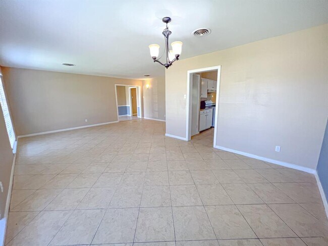 Building Photo - 2815 Monticello Dr