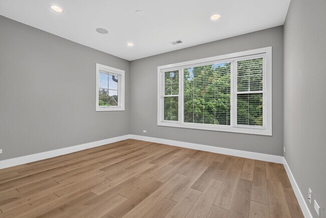 Building Photo - 240 S Brainard Ave