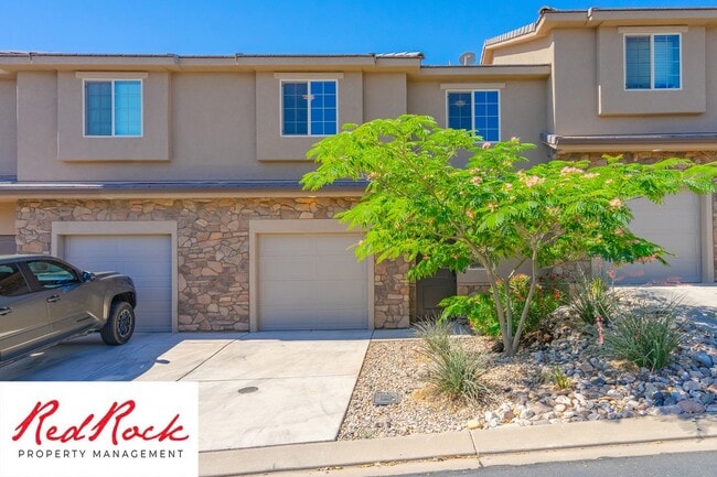 Building Photo - Lovely townhome with Community Pool!