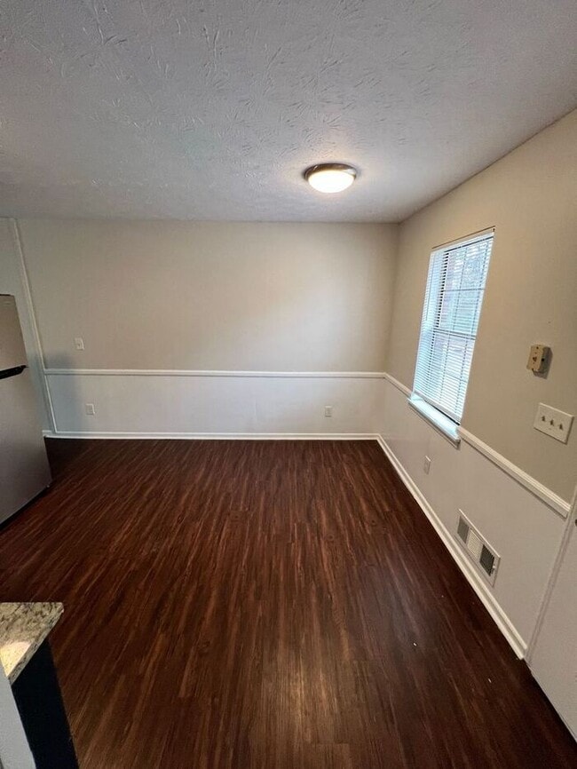 Building Photo - NOW READY!!! 2 bedroom 1 bath in SNELLVILLE!