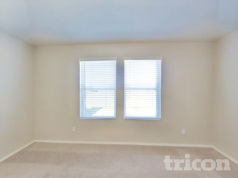 Building Photo - 5104 Saddle Clb Dr