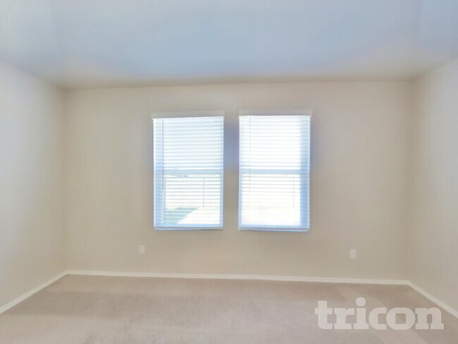 Building Photo - 5104 Saddle Clb Dr