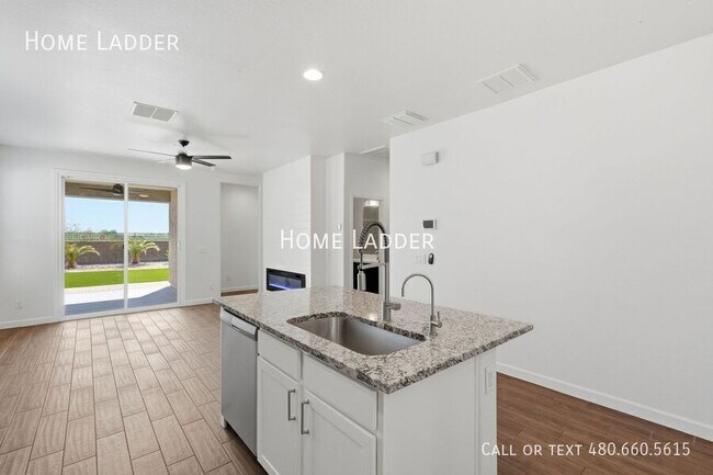 Building Photo - 2713 N Camden Dr
