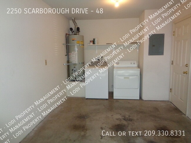 Building Photo - 2250 Scarborough Dr