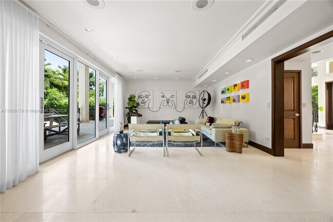 Building Photo - 7141 E Lago Dr