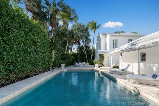Building Photo - 7103 S Flagler Dr