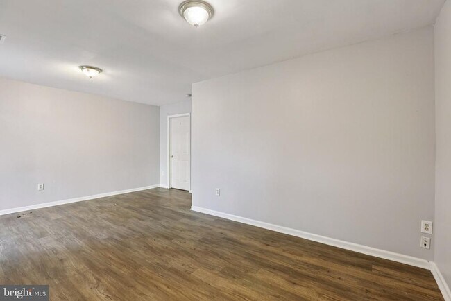 Building Photo - 1305 Riverwood Way