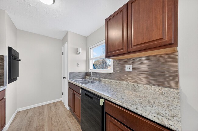 Building Photo - Now Accepting Section 8 –  3 Bedroom /2 Bath Florissant, MO