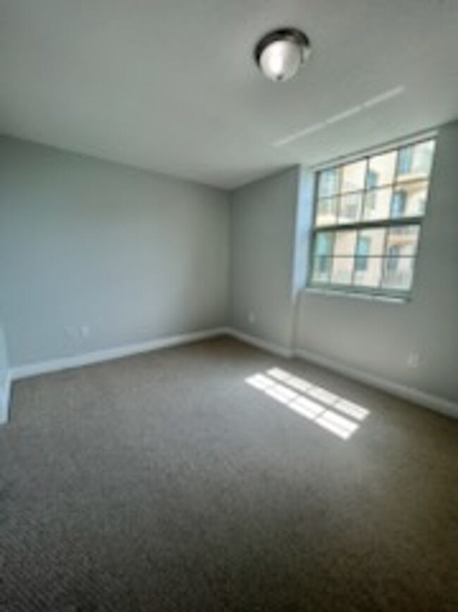 Building Photo - Move-In Made Simple: First Month's Rent + ...