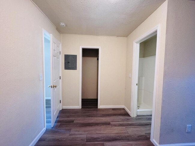 Building Photo - 1508 Mono Dr