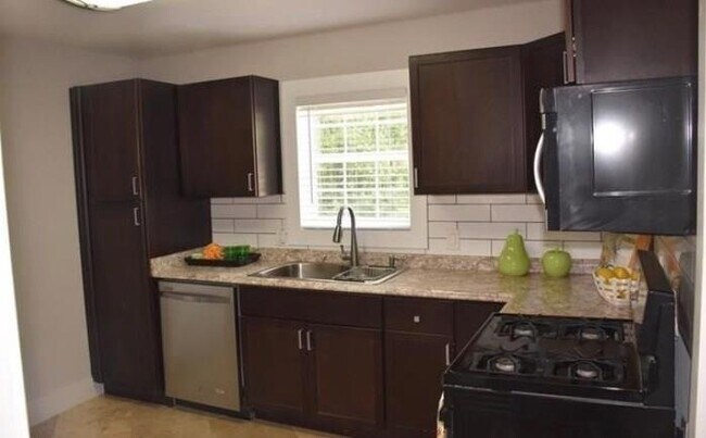 Building Photo - 305 W 55th St