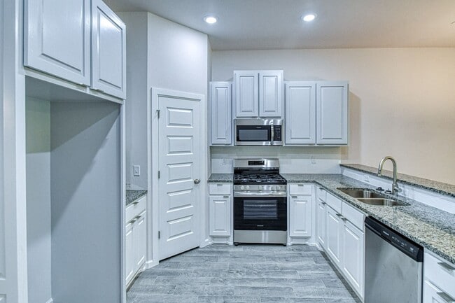 Building Photo - Brand New Construction!  Lawn care provided!