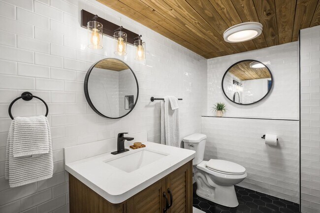 Building Photo - 3995 SW Lafollett Rd