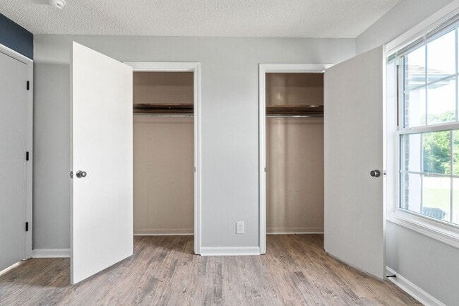 Building Photo - Renovated Two Bedroom Outside Gate 1!