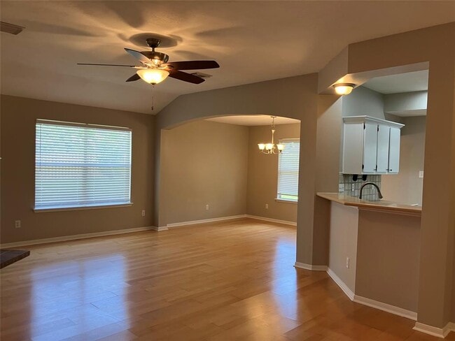 Building Photo - 1827 Oak Ridge Dr